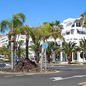 https://apartamentos-funchal-los-cristianos-tenerife.tenerifehoteles.net